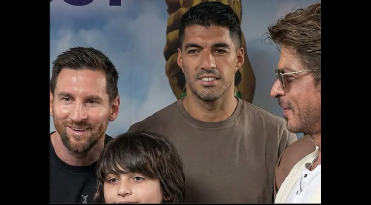 কলকাতায় নিজের ৭০ ফুটের মূর্তি উন্মোচন করলেন মেসি, দেখা হলো শাহরুখের সঙ্গেও