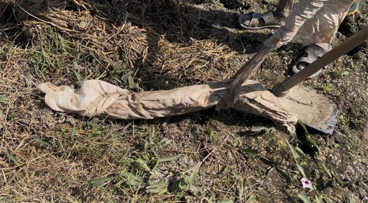 নগরকান্দায় ফসলি জমিতে মিলল লাশ সদৃশ্য রহস্যময় বস্তু
