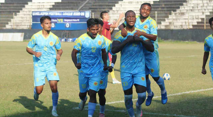 ফকিরেরপুলের জালে আবাহনীর গোল উৎসব