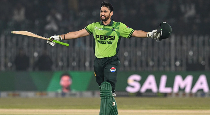 বিশ্বকাপের টিকিট বিক্রির পোস্টারে নেই পাকিস্তান অধিনায়ক, ক্ষুব্ধ পিসিবি