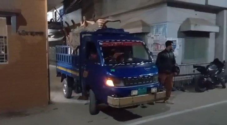 মাঝরাতে সরানো হলো সাবেক মেয়র খোকন সেরনিয়াবাতের বাসার আসবাবপত্র