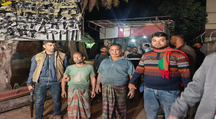 খুলনায় অস্ত্র তৈরির কারখানার সন্ধান, আটক ৩