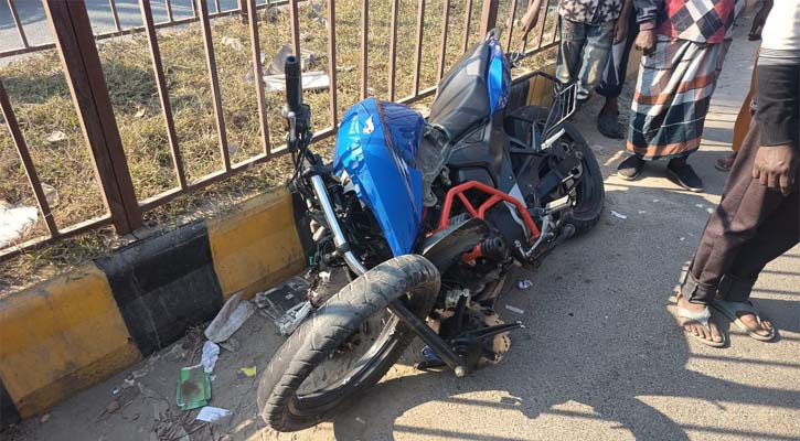 মেহেরপুরে সড়ক দুর্ঘটনায় স্কুলছাত্র নিহত, আহত ২