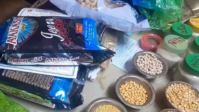 প্যাকেট ব্যবহারে প্রতারণা, চাঁদপুরে ৩ প্রতিষ্ঠানকে জরিমানা