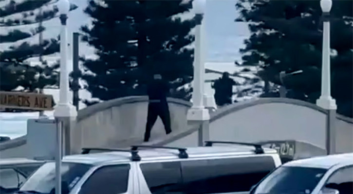 সিডনির সমুদ্রসৈকতে বন্দুকধারীর হামলা, নিহত অন্তত ১০