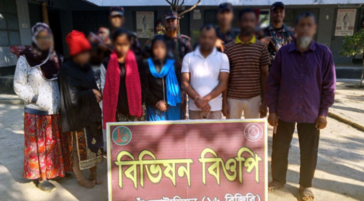 গোমস্তাপুর সীমান্ত দিয়ে ১৫ বাংলাদেশিকে পুশইন