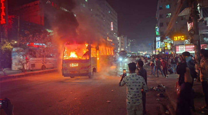 বাড্ডায় আবারও যাত্রীবাহী বাসে আগুন