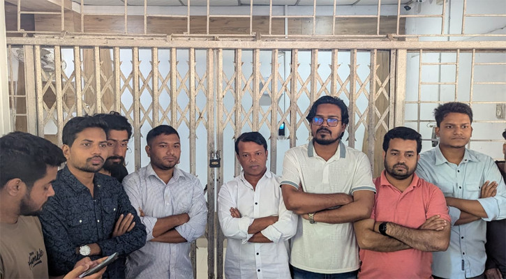 চবি উপ-উপাচার্যের মন্তব্যে ক্ষোভ, প্রশাসনিক ভবনে তালা