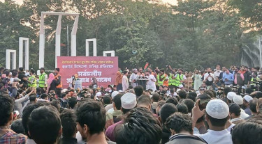 শহীদ মিনারে এক মঞ্চে বিভিন্ন দলের নেতারা
