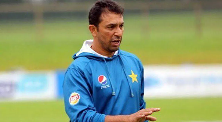 পাকিস্তান টেস্ট দলের দায়িত্ব ছাড়লেন আজহার