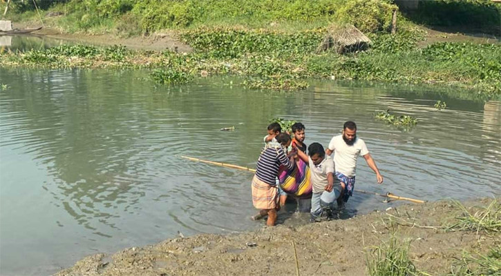 নদীর পাশে মিললো বৃদ্ধের লাশ