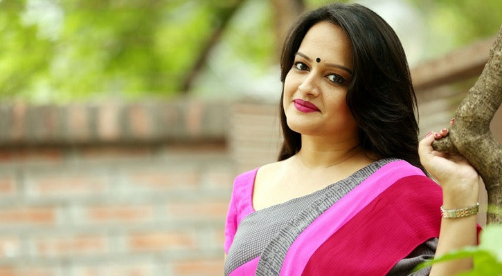 শীর্ষ ধনী পরিবারের বউ হয়েও সাধারণ কেন ঈশিতা?