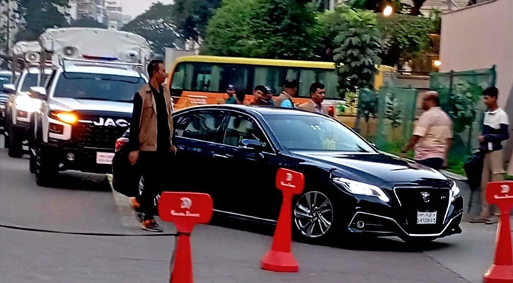 খালেদা জিয়াকে দেখতে এভারকেয়ারে জুবাইদা রহমান