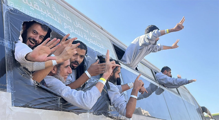 গাজা থেকে ১২ বন্দিকে মুক্তি দিয়েছে ইসরায়েল