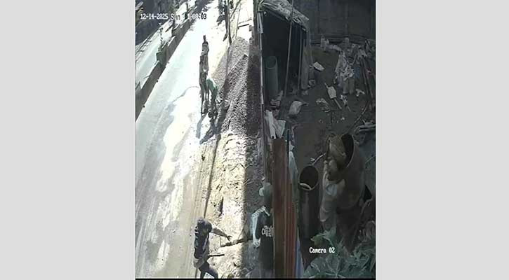 দিনদুপুরে অস্ত্র উঁচিয়ে চাঁদা দাবি, গুলির ভিডিও ভাইরাল