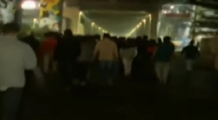 হাদির খুনিদের বিচারের দাবিতে উত্তাল ঢাকা বিশ্ববিদ্যালয়