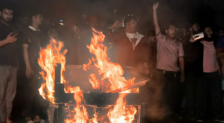 হাদির হত্যাকারীদের বিচারের দাবিতে উত্তাল শাহবাগ