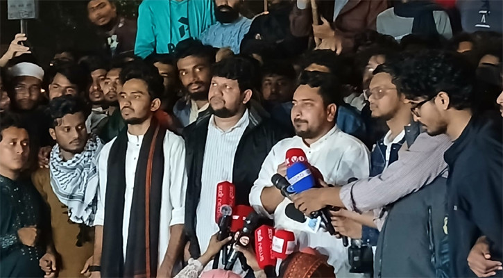 বাংলাদেশ কার্যত যুদ্ধ পরিস্থিতিতে: নাহিদ