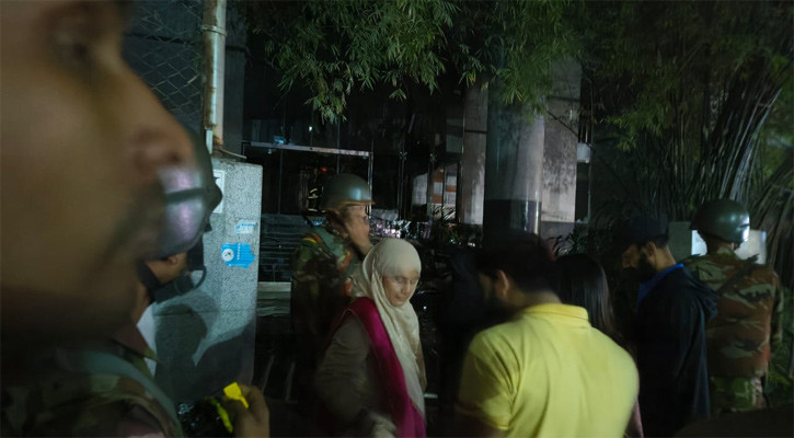 নিরাপদে সরিয়ে নেওয়া হলো ডেইলি স্টারের সাংবাদিকদের