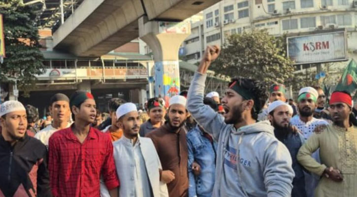 ওসমান হাদি হত্যা: শাহবাগে অবস্থান নিয়েছে ছাত্র-জনতা