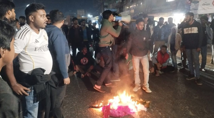 বরিশালে মহাসড়কের তিন স্থান অবরোধ করে শিক্ষার্থীদের বিক্ষোভ