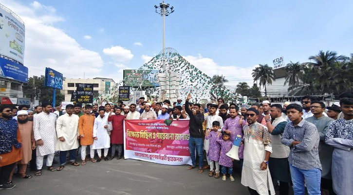 হাদি হত্যার প্রতিবাদে খুলনায় বিক্ষোভ ও গায়েবানা জানাজা