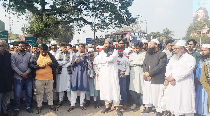 হাদী হত্যার প্রতিবাদে চুয়াডাঙ্গায় বিক্ষোভ ও প্রতিবাদ