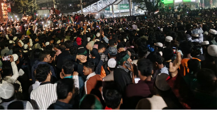 ওসমান হাদির মরদেহ আসবে তাই শাহবাগে হাজারও মানুষের ঢল