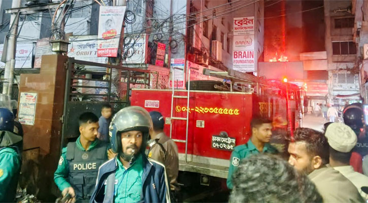 তোপখানা রোডের উদীচী শিল্প গোষ্ঠীর কার্যালয়ে আগুন