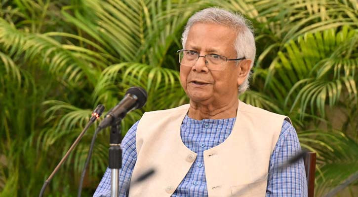 সীমান্তে অতন্দ্র প্রহরীর দায়িত্ব পালন করছে বিজিবি: প্রধান উপদেষ্টা