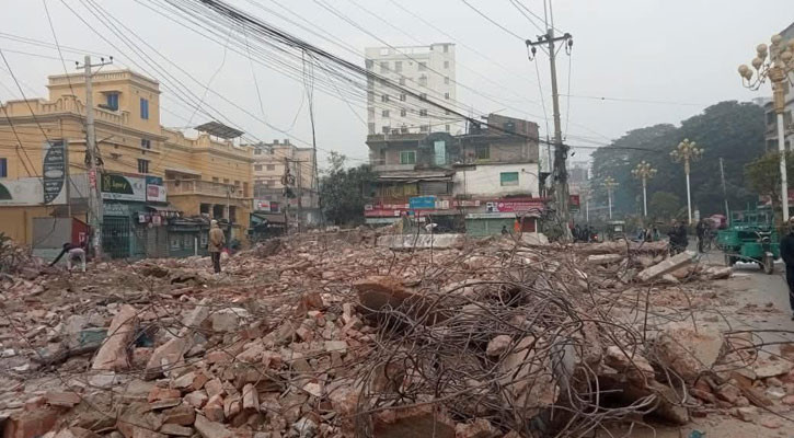 রাজশাহীতে ধূলায় মিশে গেল নগর আ. লীগের অফিস