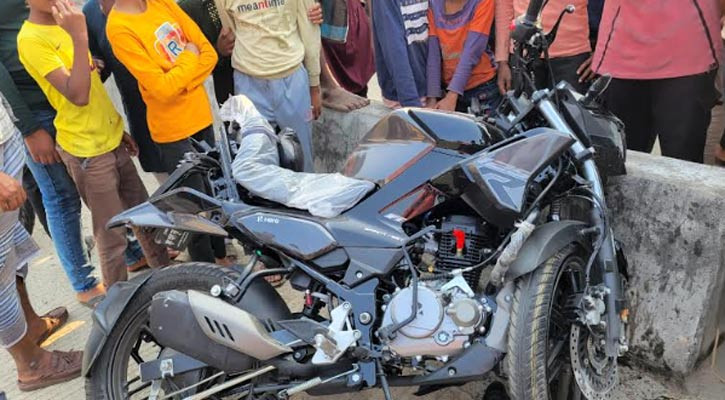 হাদির খুনিদের গ্রেপ্তার দাবিতে মিছিল শেষে বাসচাপায় শিবির নেতা নিহত