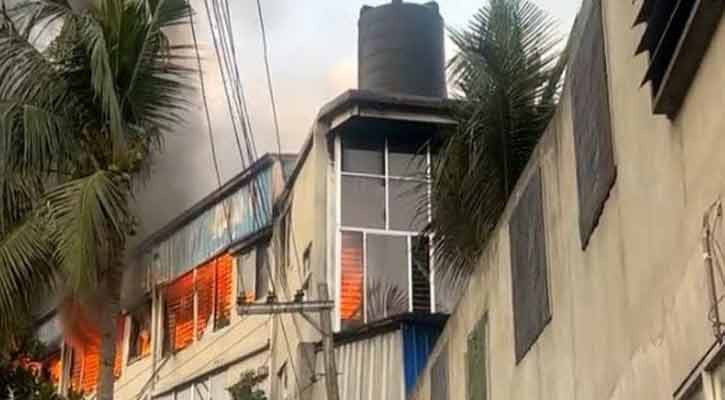 গাজীপুরে কার্টন তৈরির কারখানায় আগুন, ৩ ঘণ্টা পর নিয়ন্ত্রণে