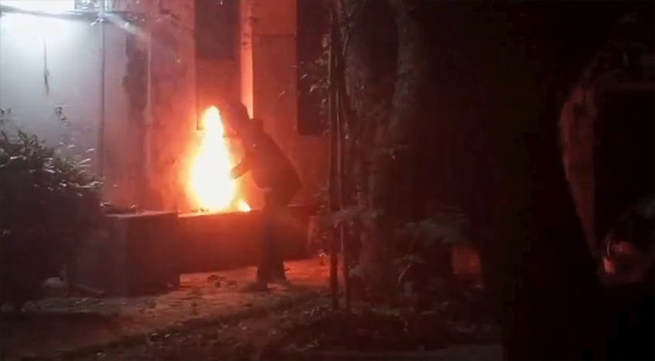 বিটিভির ডিজি ও আন্তর্জাতিক অপরাধ ট্রাইব্যুনালের প্রসিকিউটরের ভবনে অগ্নিসংযোগ