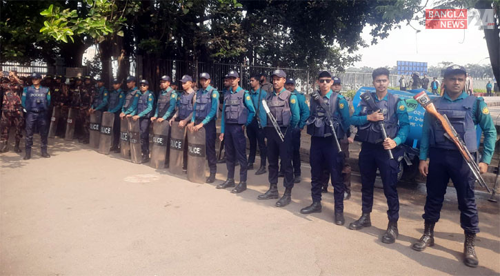 ওসমান হাদির জানাজা: মানিক মিয়া অ্যাভিনিউয়ে আইনশৃঙ্খলা বাহিনী