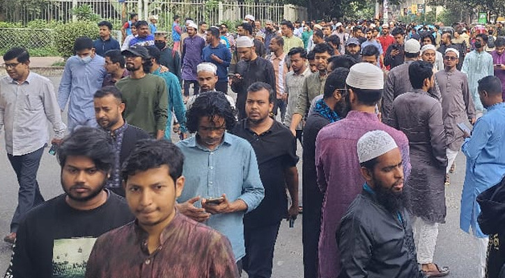 হাদি হত্যাকাণ্ডের বিচারের দাবিতে স্লোগানে উত্তাল মানিক মিয়া