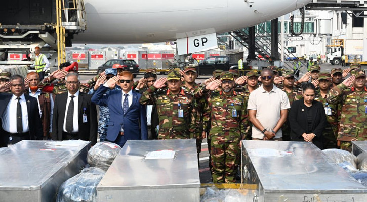 সুদানে নিহত ৬ বাংলাদেশি শান্তিরক্ষীর লাশ দেশে পৌঁছেছে
