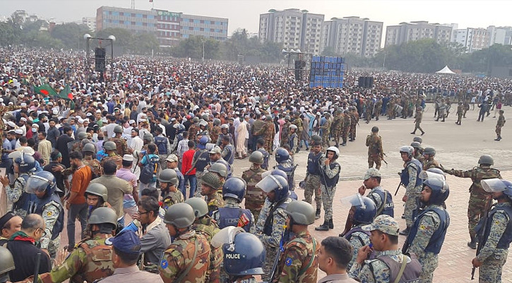 হাদির জানাজা শেষে কিছু লোকের সংসদ ভবনে ঢোকার চেষ্টা