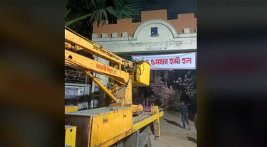 ঢাবির মুজিব হলের নামফলকে লিখা হলো ওসমান হাদি হল, আরও এক হলের নাম পাল্টানোর দাবি