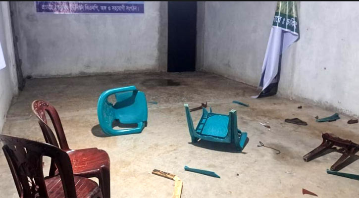 হাতিয়ায় বিএনপির কার্যালয়ে আ.লীগের হামলা, আহত ৪