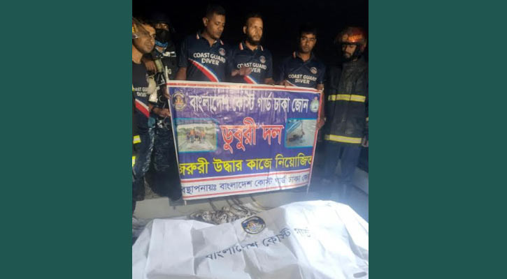 ধলেশ্বরী নদীতে ফেরি থেকে ৪ যানবাহন নদীতে পড়ে ৩ জন নিহত, নিখোঁজ ১