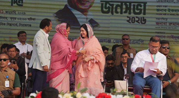 তারেকের পাশে সার্বক্ষণিক জুবাইদা কিসের ইঙ্গিত দিচ্ছেন