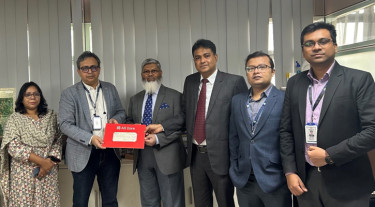 বাংলাদেশ ব্যাংকের স্টার্টআপ ফান্ডে এবি ব্যাংকের চেক হস্তান্তর