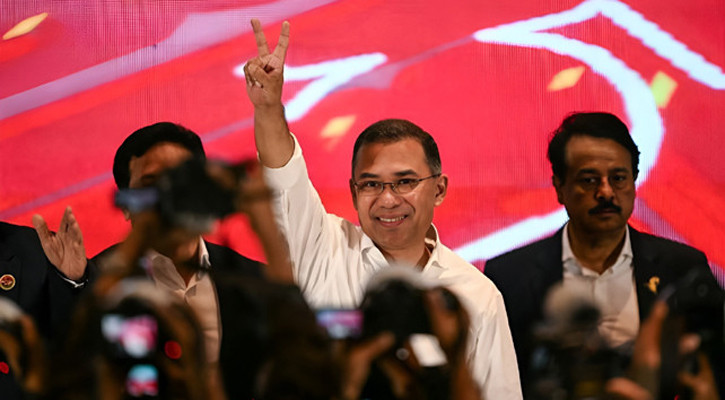 নির্বাসন থেকে ক্ষমতার কেন্দ্রবিন্দুতে