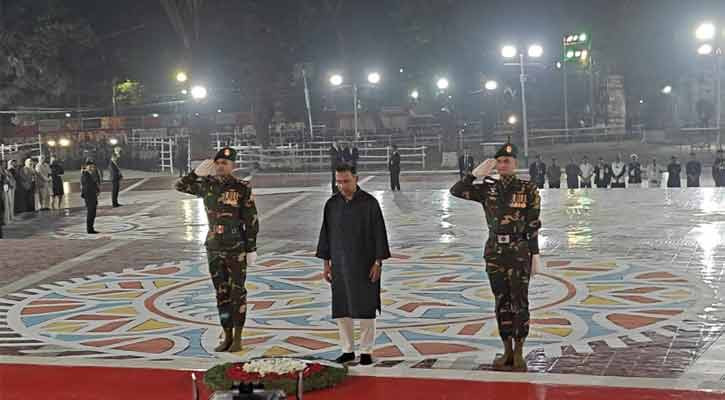 কেন্দ্রীয় শহীদ মিনারে প্রধানমন্ত্রীর শ্রদ্ধা