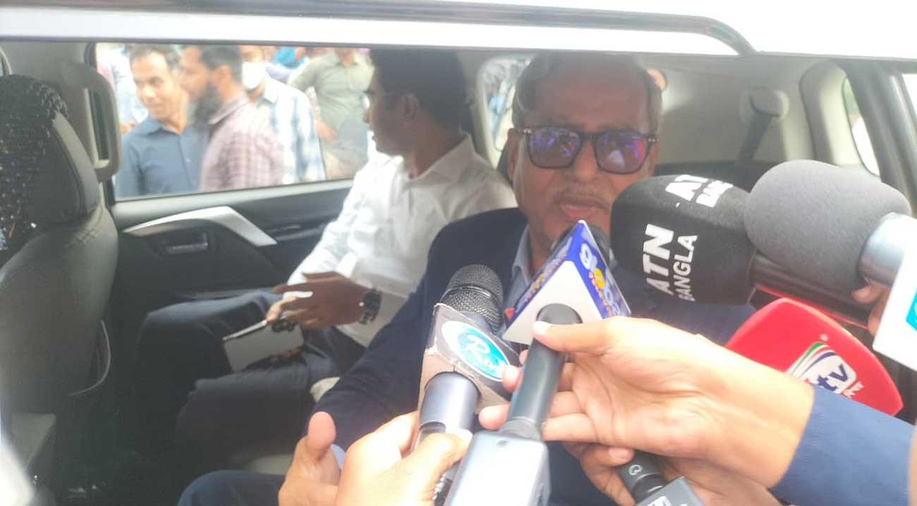 দুদক চেয়ারম্যান ও ২ কমিশনারের পদত্যাগ