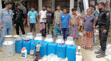 যশোরে ভেজাল দুধ তৈরির কারখানা, পাঁচজন আটক