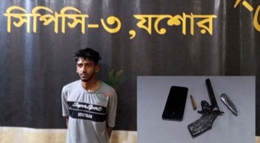 সন্ত্রাস ও মাদকবিরোধী কর্মসূচিতে অংশ নেওয়ার পরদিনই অস্ত্রসহ আটক