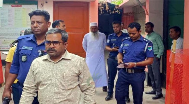 স্বাস্থ্যমন্ত্রীর আত্মীয় সেজে চাঁদাবাজি, মেহেরপুরে কথিত সাংবাদিক আটক
