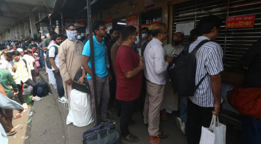 মহাখালীতে যাত্রী বেশি, বাস কম